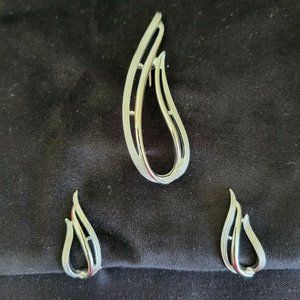 Vintage SARAH COVENTRY Silver Tone Swirl Pin Brooch w/Matchng Clip-On Earrings